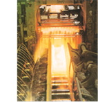 製鉄工場の鉄の溶解炉の写真
