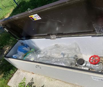 ベンチ型応急給水栓